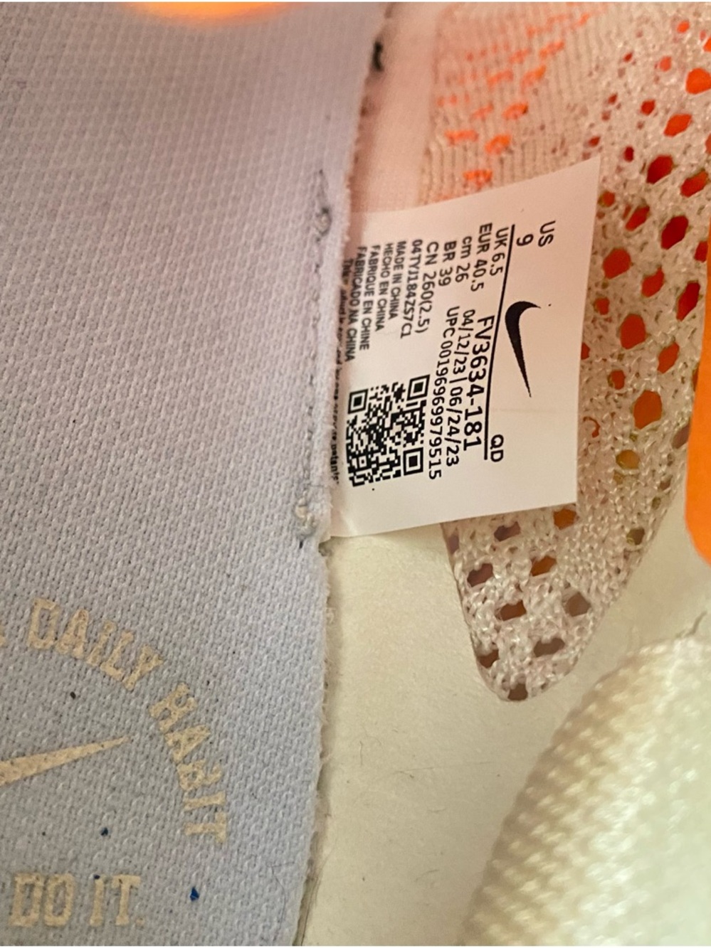 Nike (WMNS) Nike ZoomX Vaporfly Next% 3 'White Orange' Sz 9 - Picture 11 of 12
